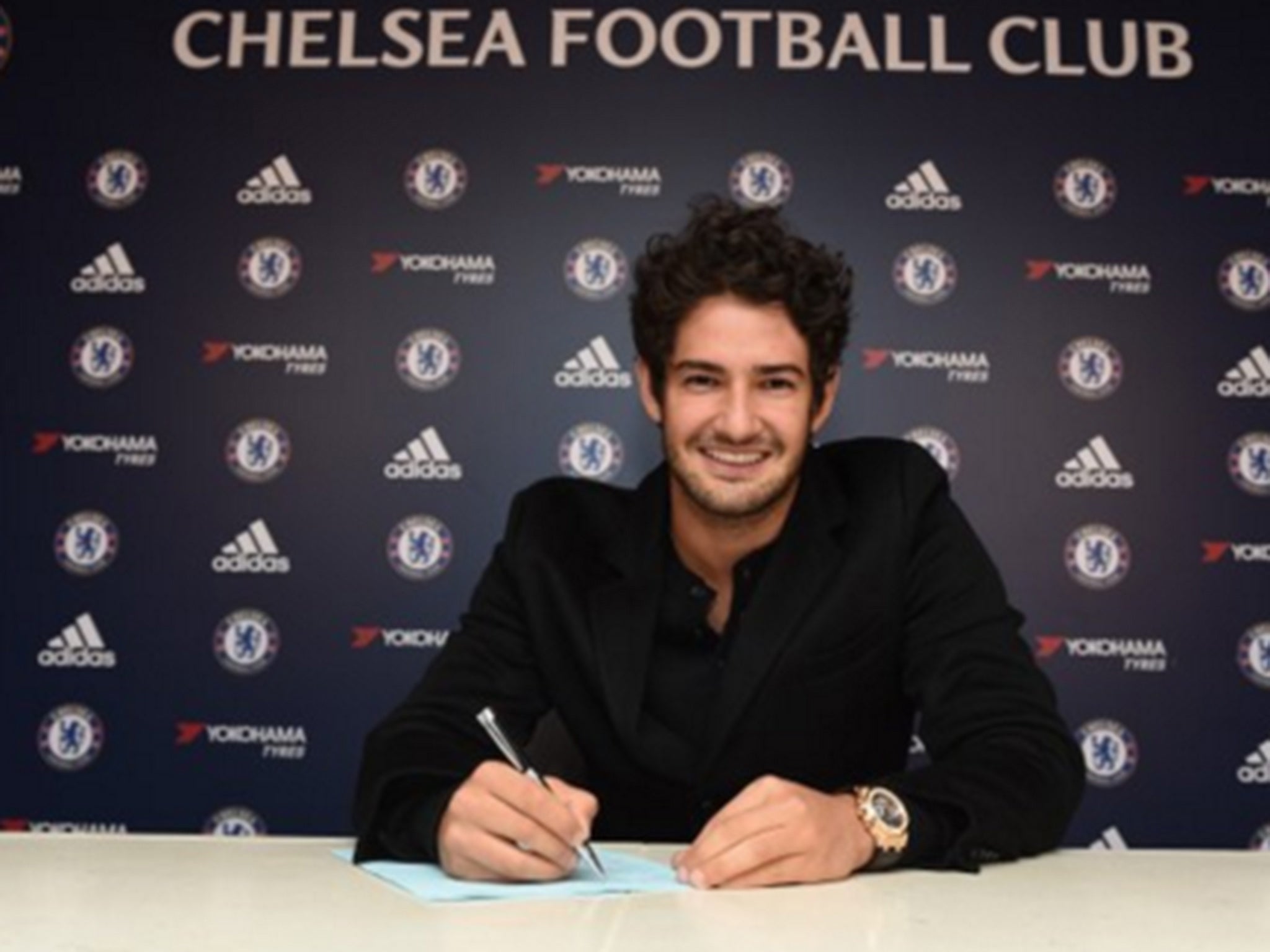 Alexandre Pato signs on loan for Chelsea