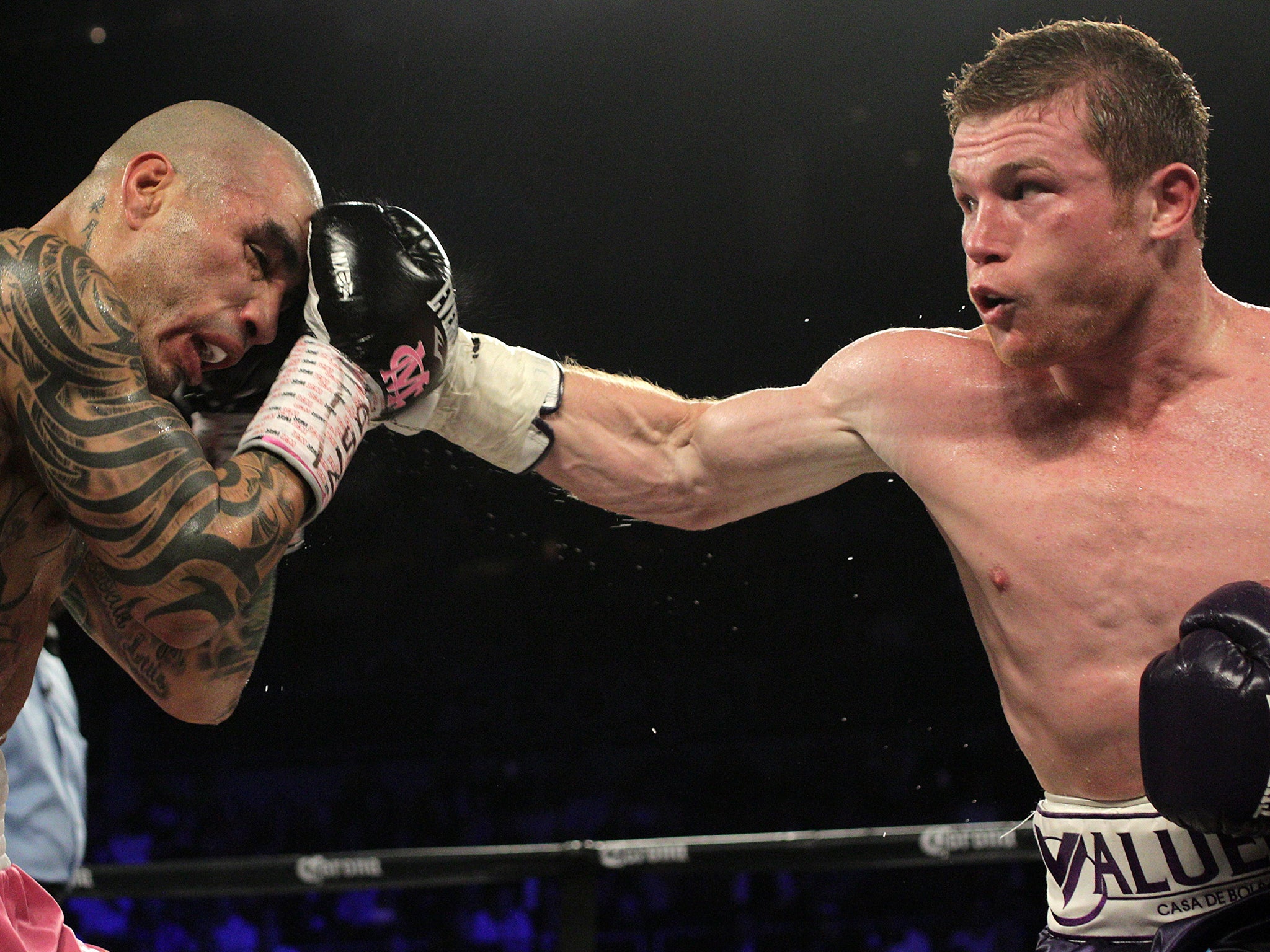 Saul Alvarez beating Miguel Cotto