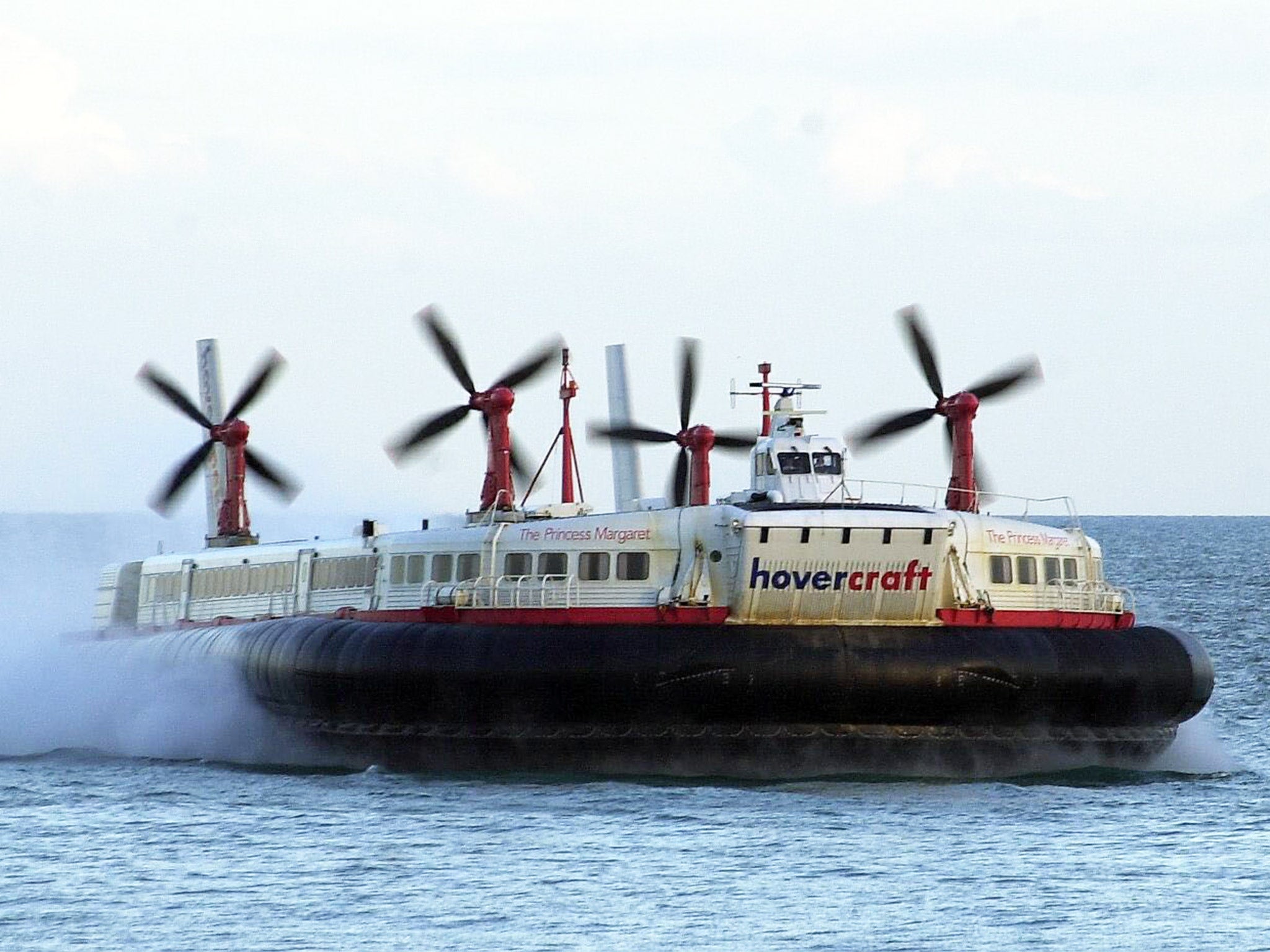 Hovercraft ‘Princess Margaret’ turning round for her last ever trip to Calais in 2000