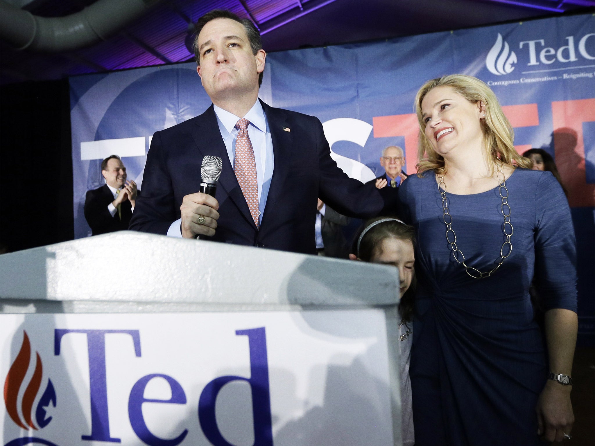 Senator Ted Cruz at a caucus night rally on Monday with his wife in Des Moines, Iowa
