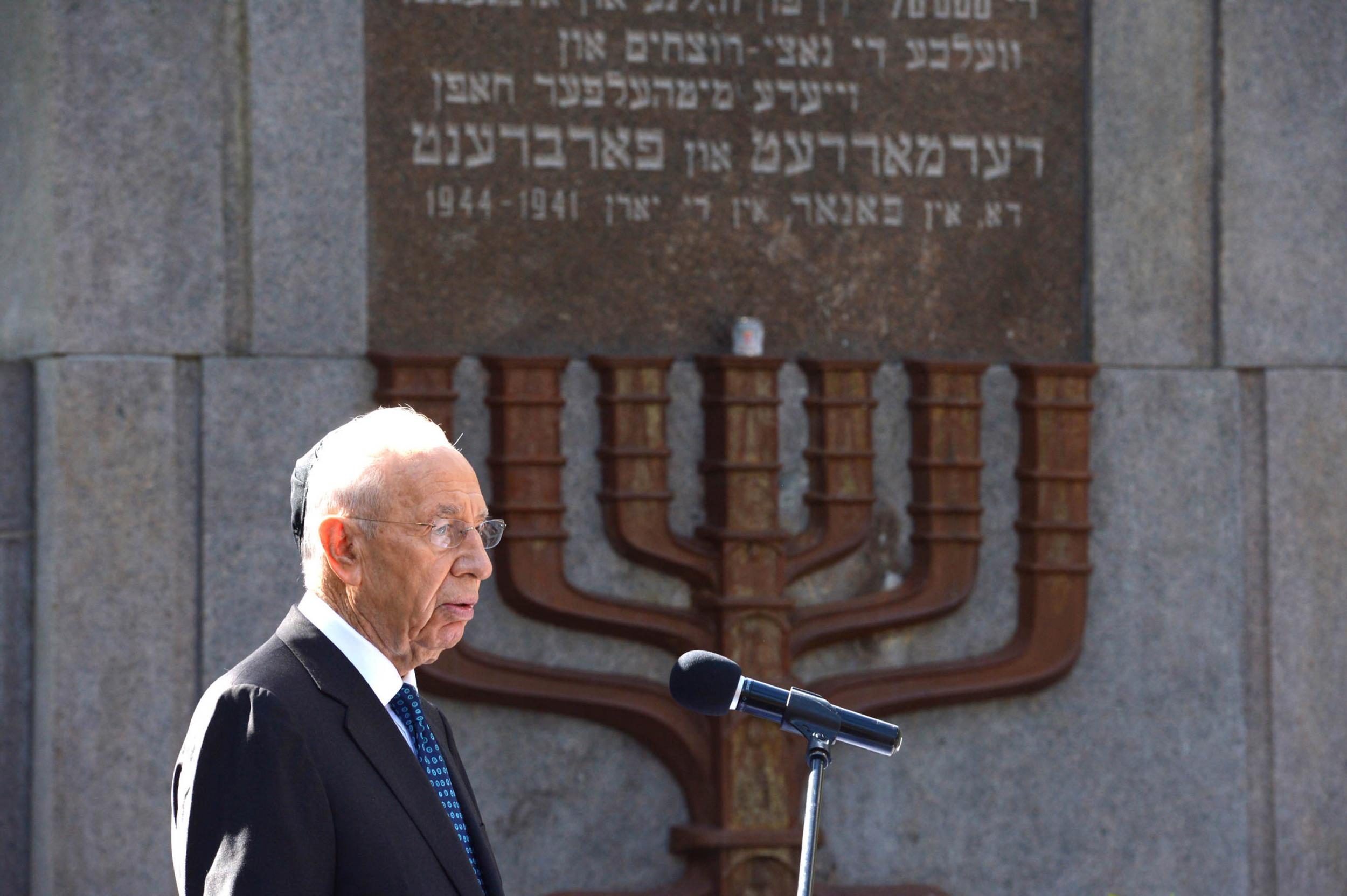 Israeli President Shimon Peres speaks during a remembrance ceremony in Lithuania