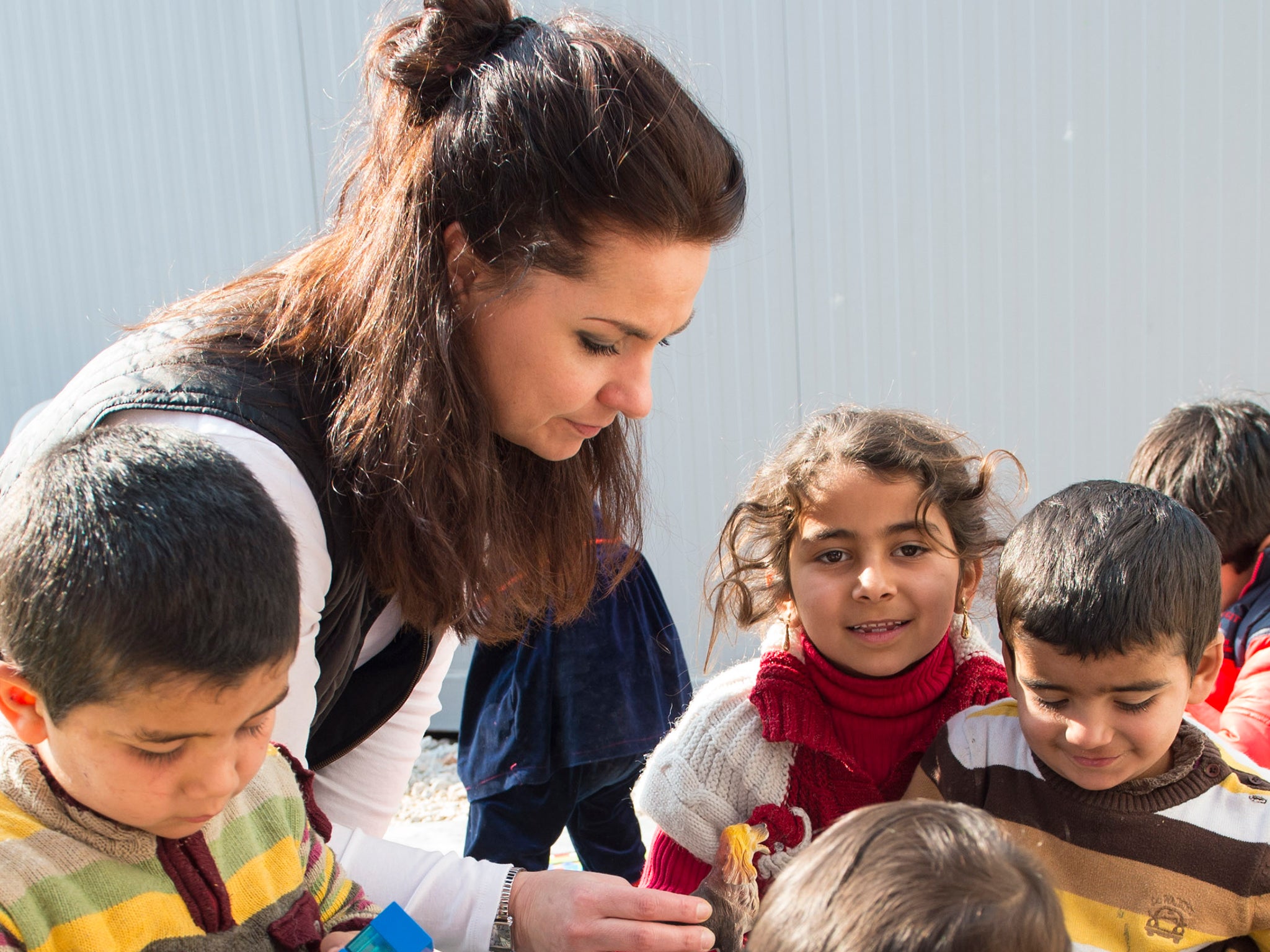 Conservative MP Heidi Allen plays with Syrian refugees during a visit to Lesbos, Greece (Matt Crossick/Save The Children)