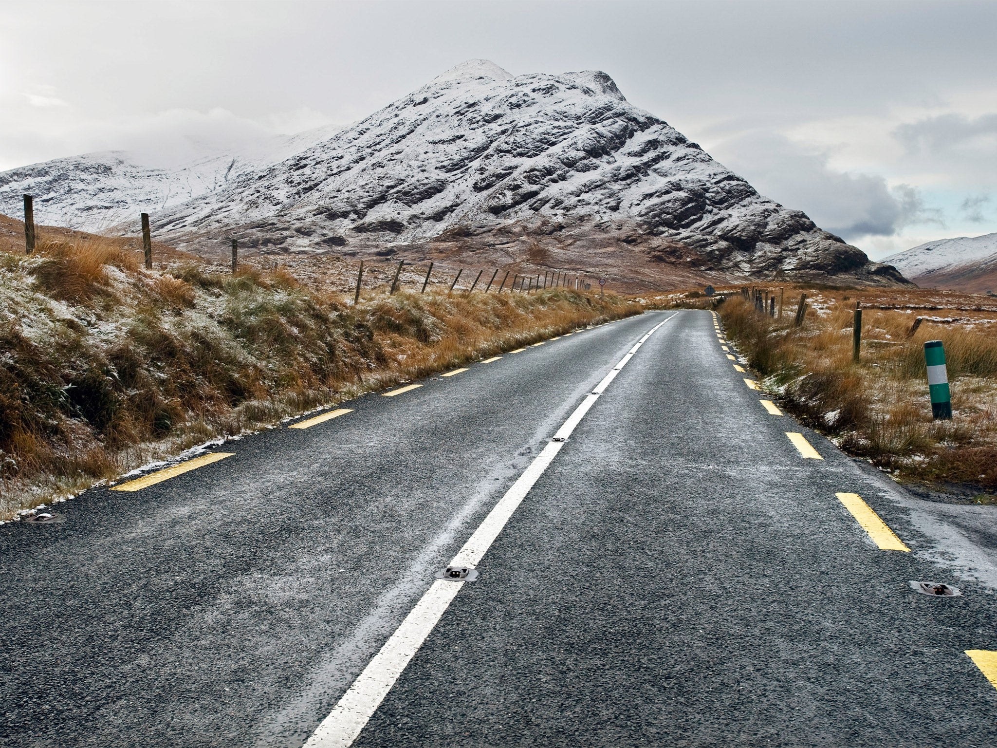 Traditional road markings on the N59 Westport to Clifden road