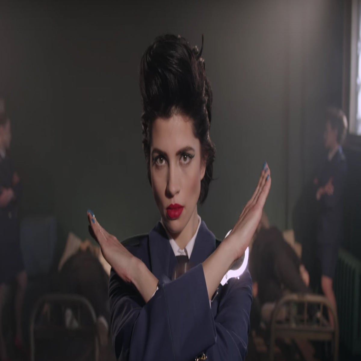 Trannies bilan qattiq anal jinsiy aloqada bolgan porno