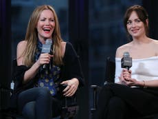 Leslie Mann responds to anger about her flirting with male reporter