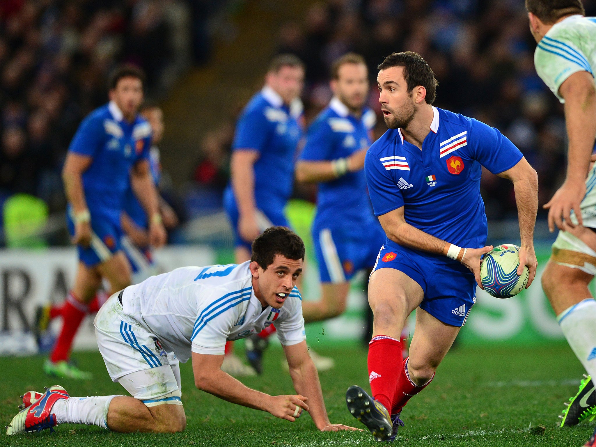 France's scrum-half Morgan Parra gives the ball during the Six Nations international rugby union match Italy vs France in Rome's Olimpic Stadium.