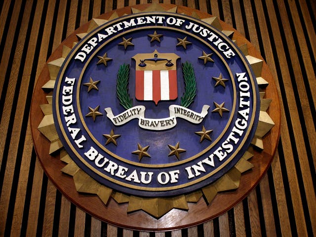 El FBI acusó a los cinco hombres de llevar a cabo un esquema de soborno que les valió $ 12,000.