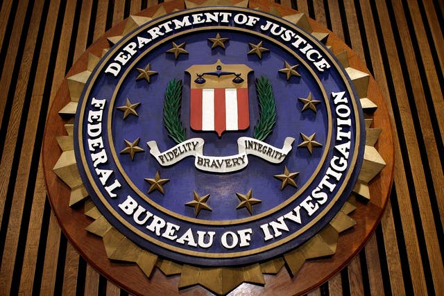 El FBI acusó a los cinco hombres de llevar a cabo un esquema de soborno que les valió $ 12,000.