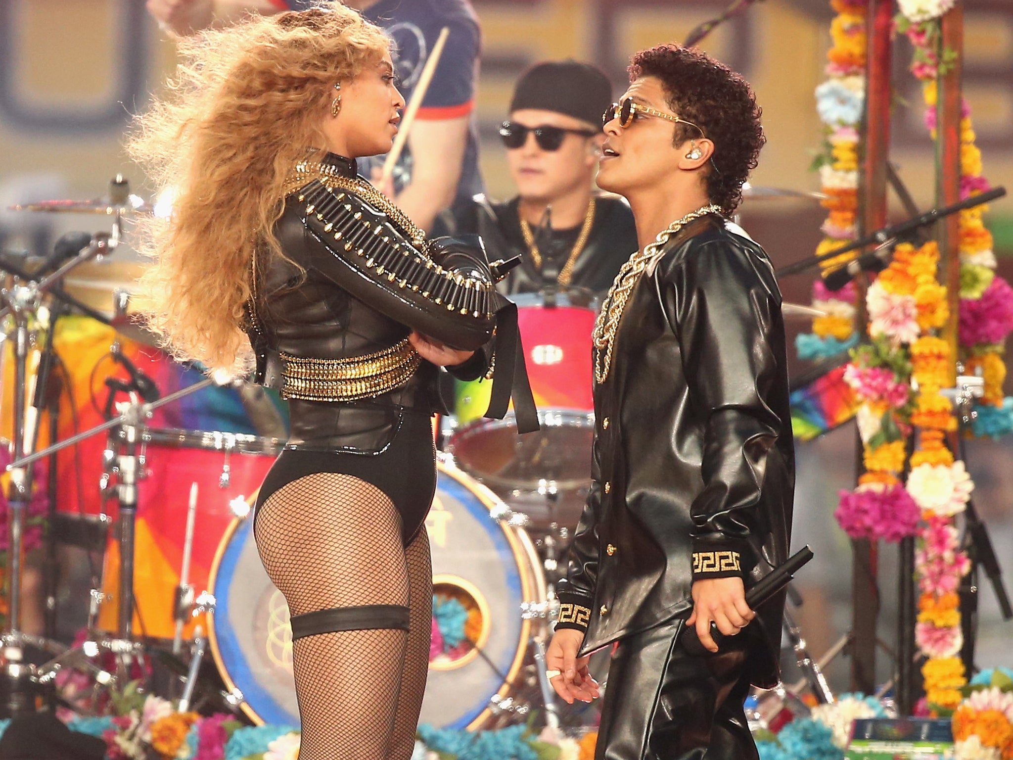 Super Bowl 50 fashion roundup: Beyonce in Dsquared2 and Bruno Mars in  Versace, The Independent