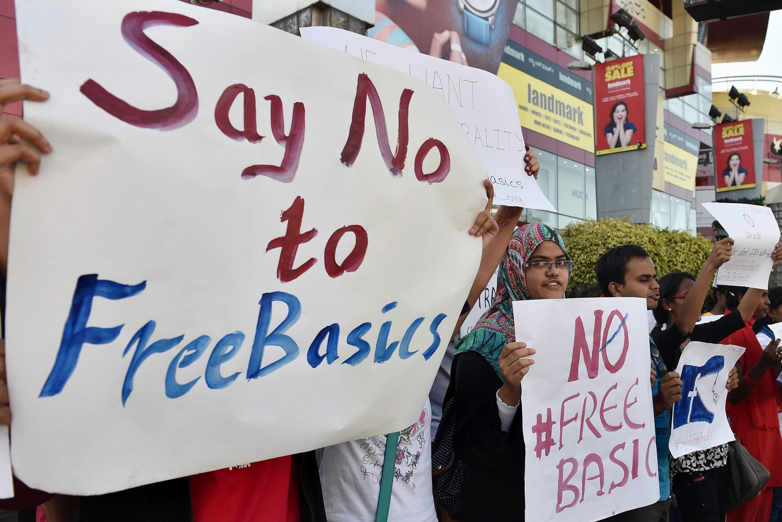 Net neutrality activists protest against Free Basics in Bangalore