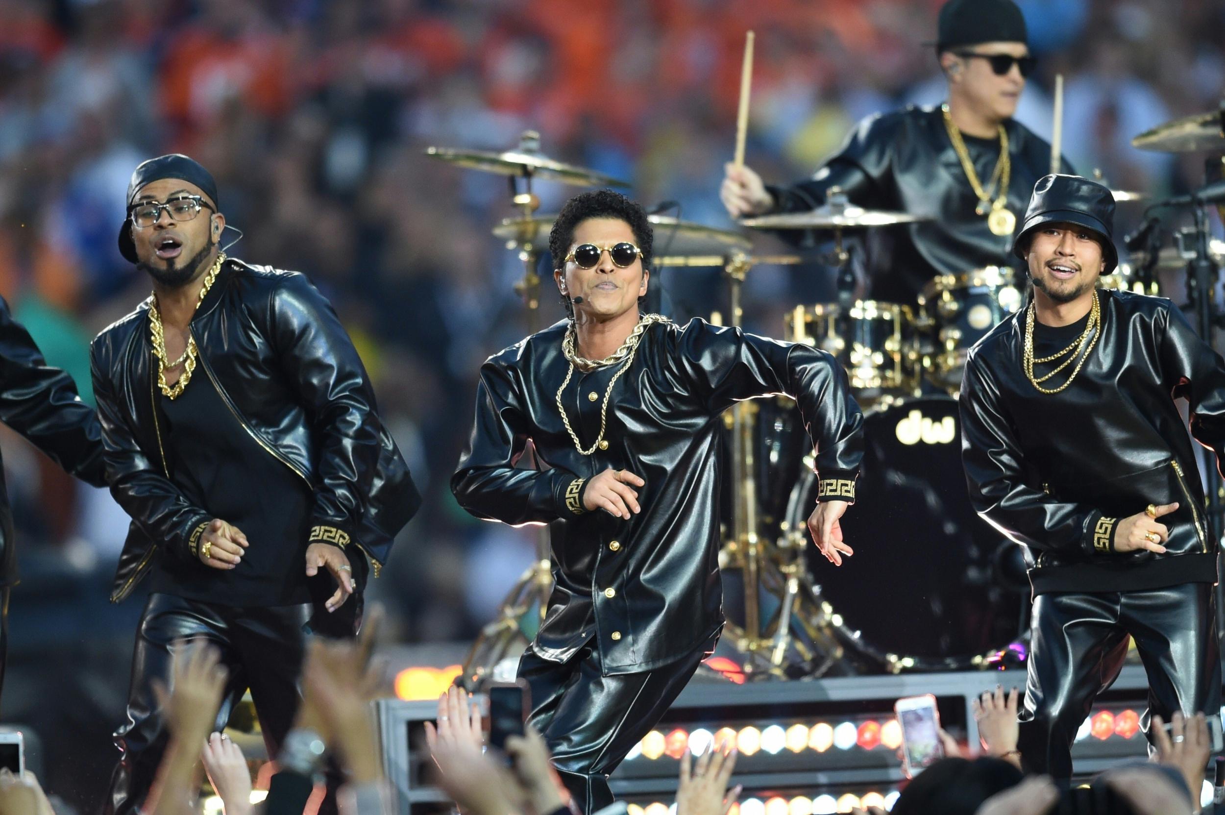 Super Bowl 50 fashion roundup: Beyonce in Dsquared2 and Bruno Mars in  Versace, The Independent