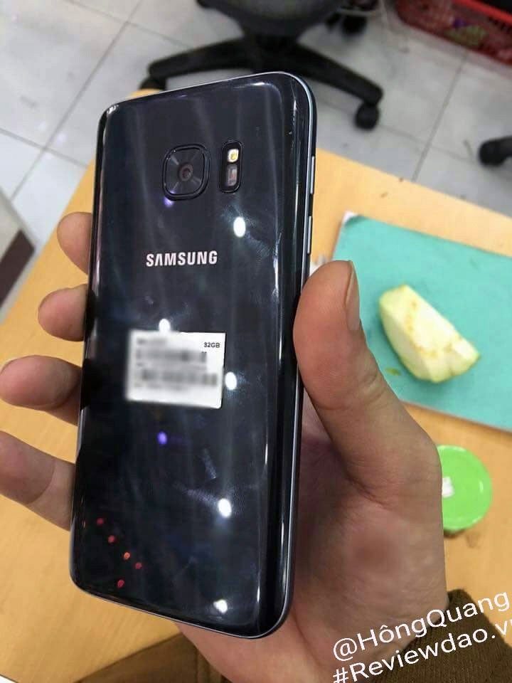 The leaked image apparently shows the back of the S7 (Pic: ReviewDao)