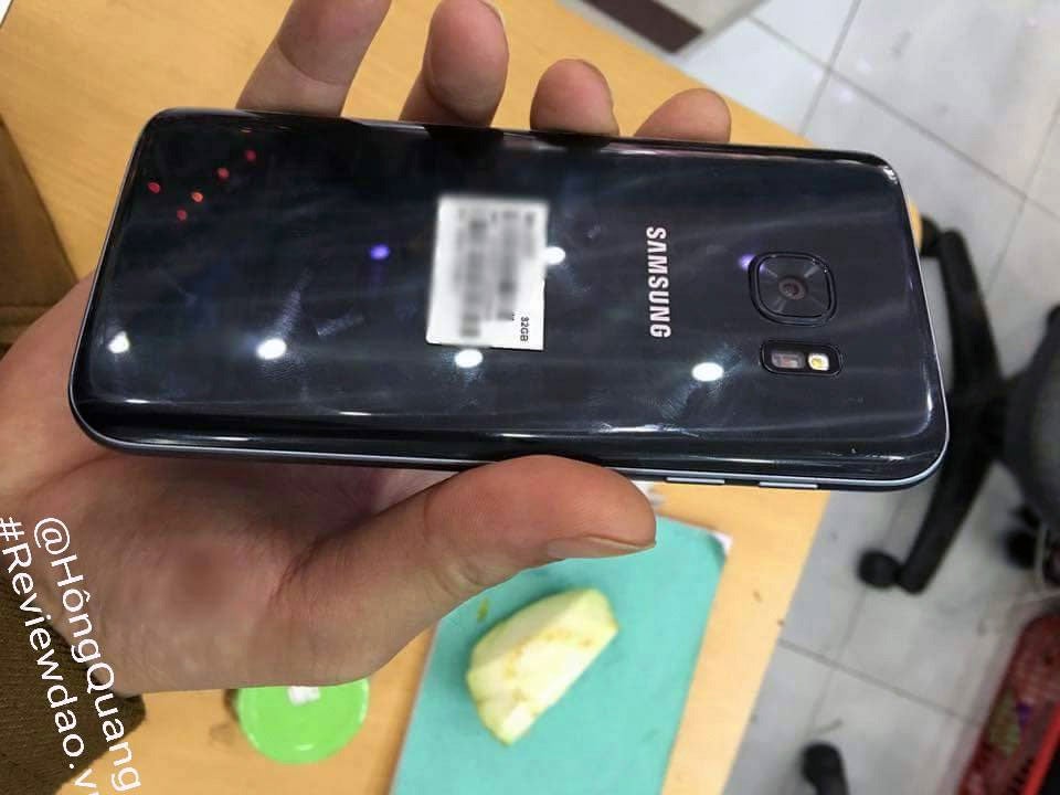 Samsung Galaxy S7 Leaked Pictures Claiming To Be Of Upcoming
