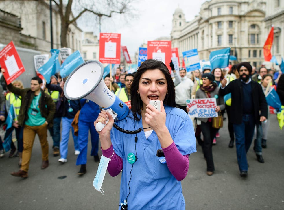 Protesters in London march against plans to change junior doctors’ contracts