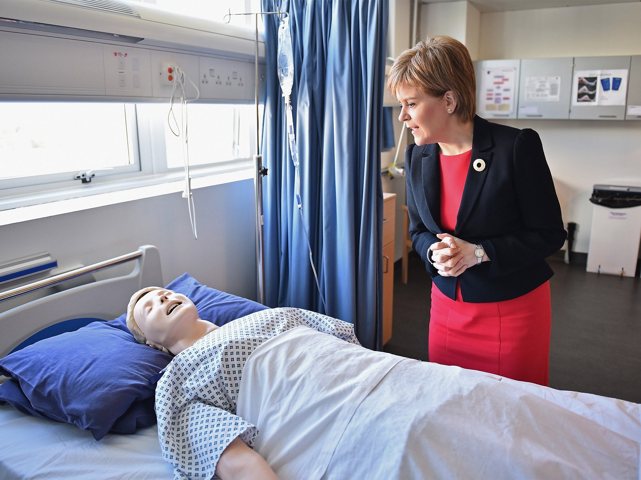 First Minister Nicola Sturgeon visits a mock hospital ward at Queen Margaret University in Mussleburgh
