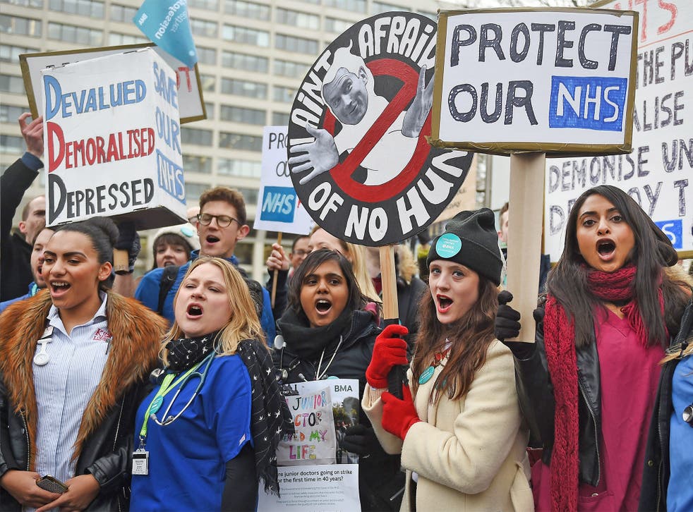 Junior doctors picket outside St Thomas’ Hospital in London