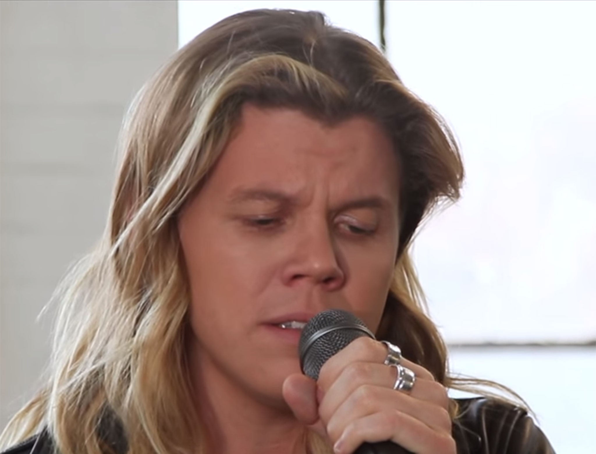 Conrad Sewell performs 'Start Again'