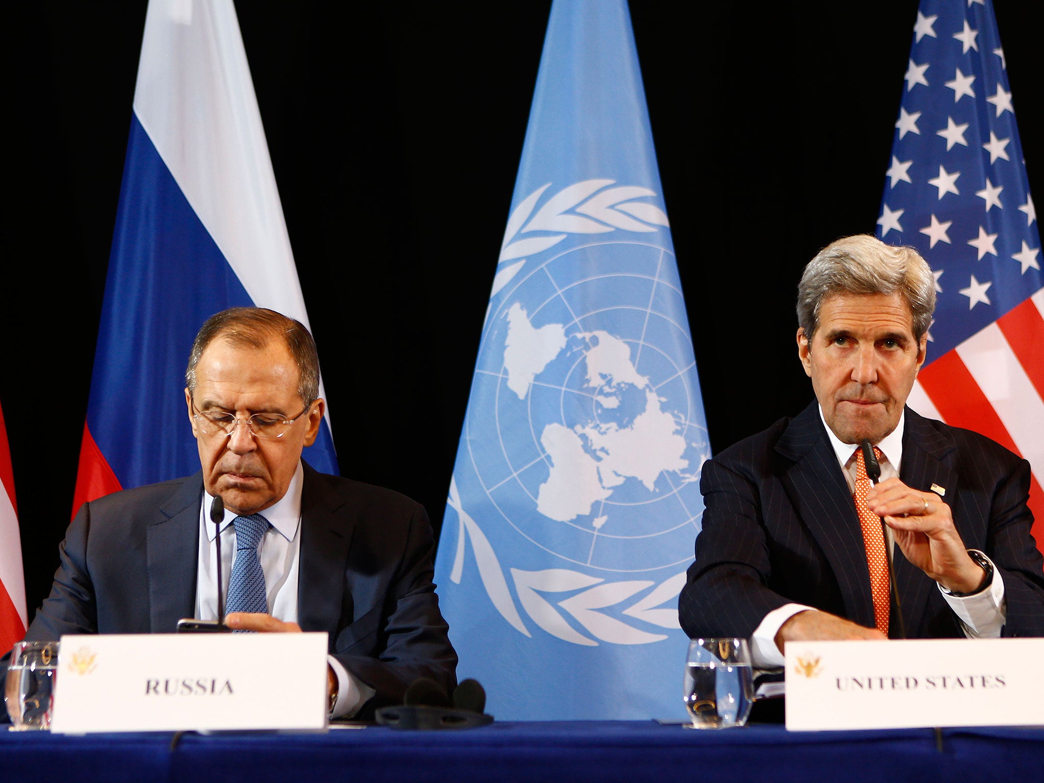 US Secretary of State John Kerry (right) and Russian Foreign Minister Sergey Lavrov announce the planned Syrian ceasefire in Munich