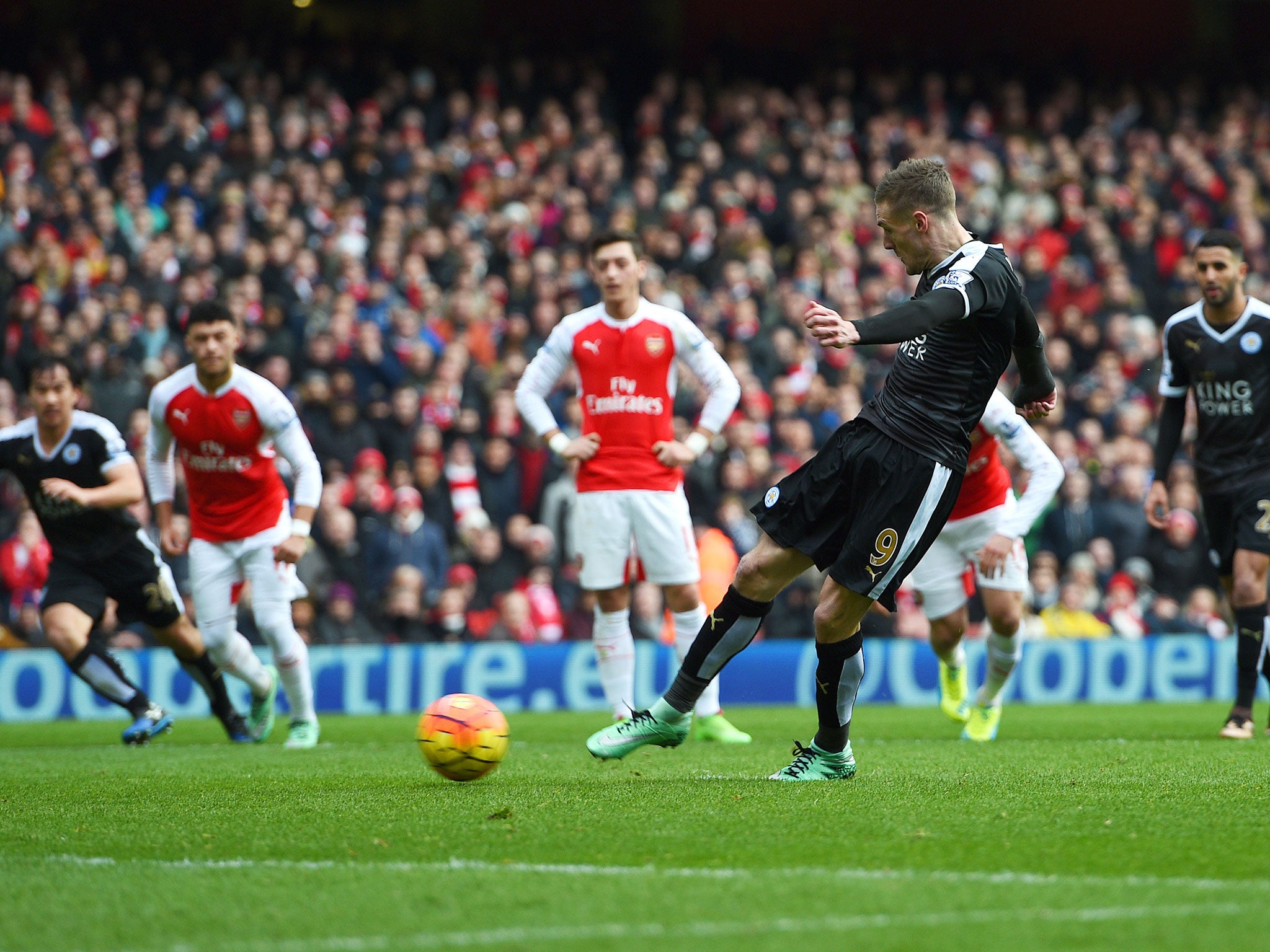 Jamie Vardy scores a penalty against Arsenal