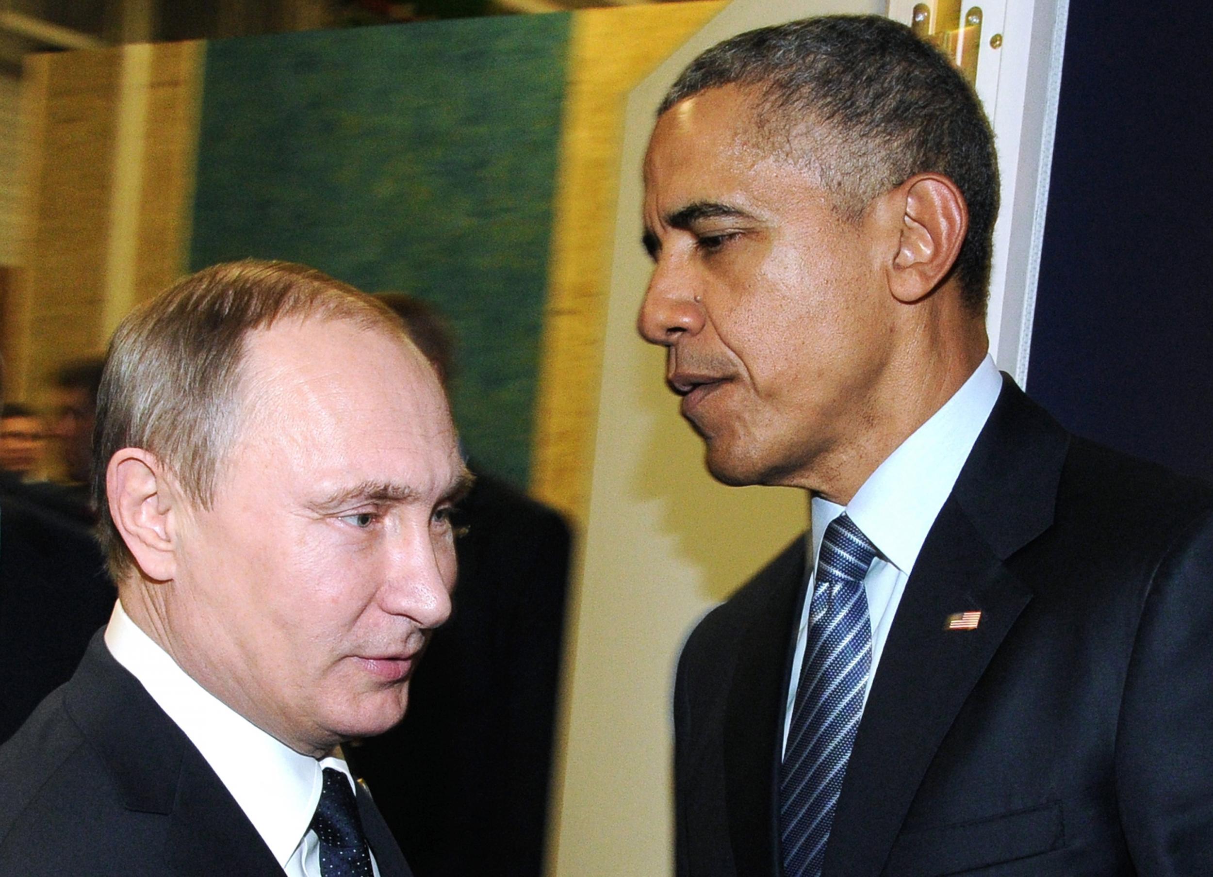 US President Barack Obama urged Russian President Vladimir Putin to cease bombing "moderate" rebels in Syria