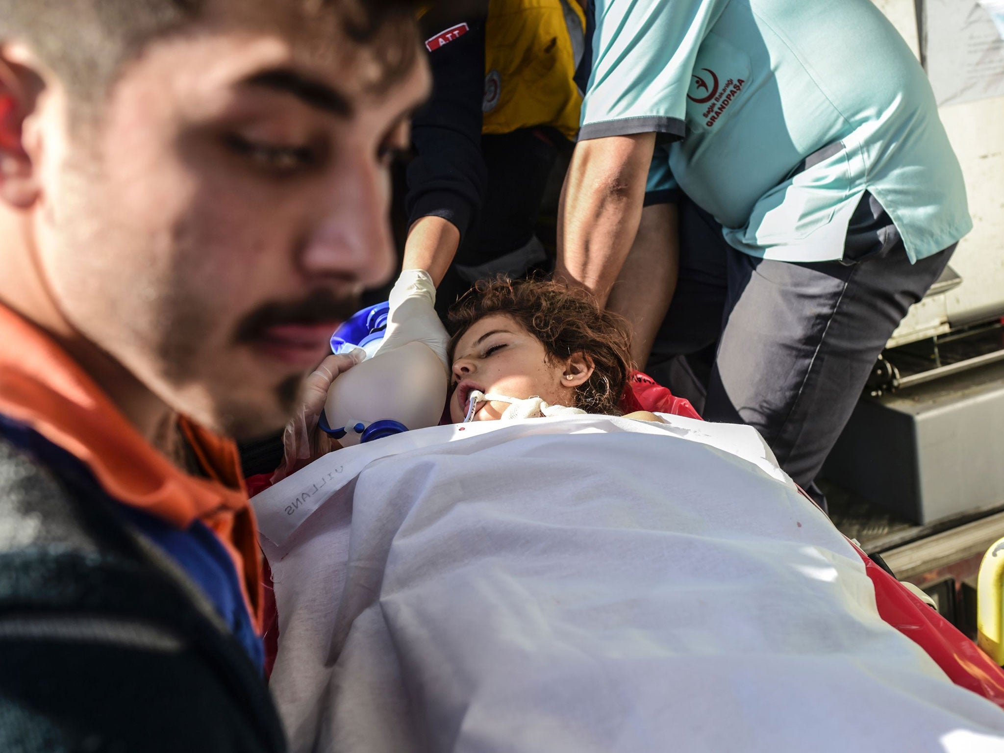 An injured Syrian child arriving from northern Syria is carried to Kilis hospital in south-central Turkey on February 15, 2016.