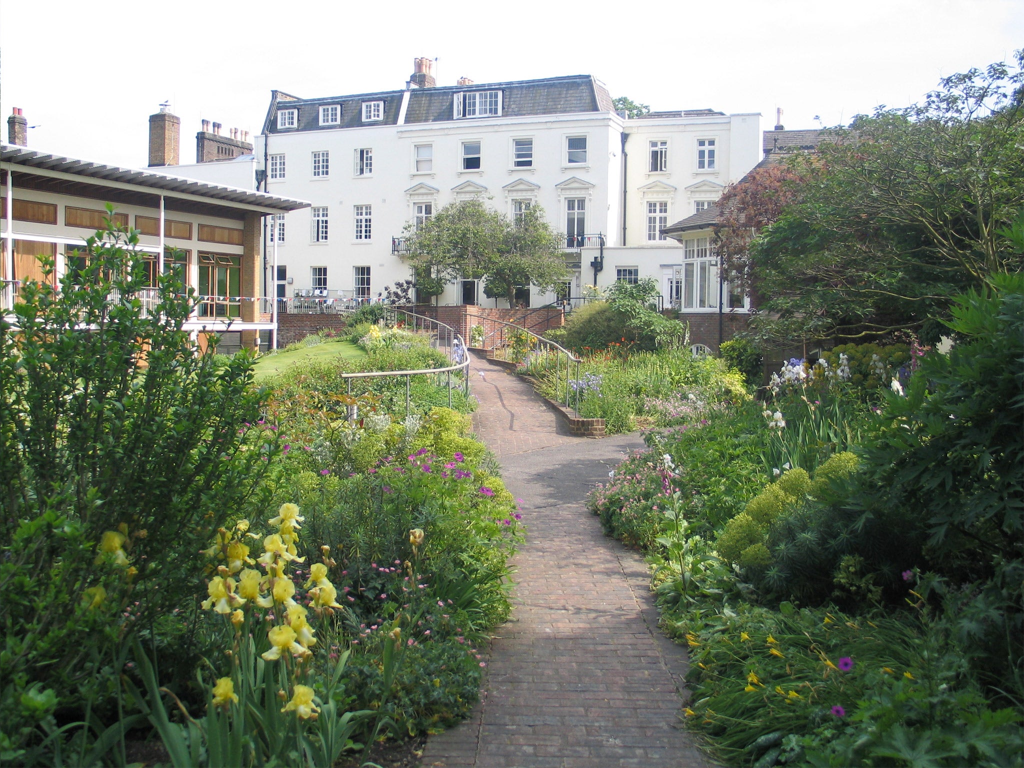 The gardens inside Royal Trinity Hospice