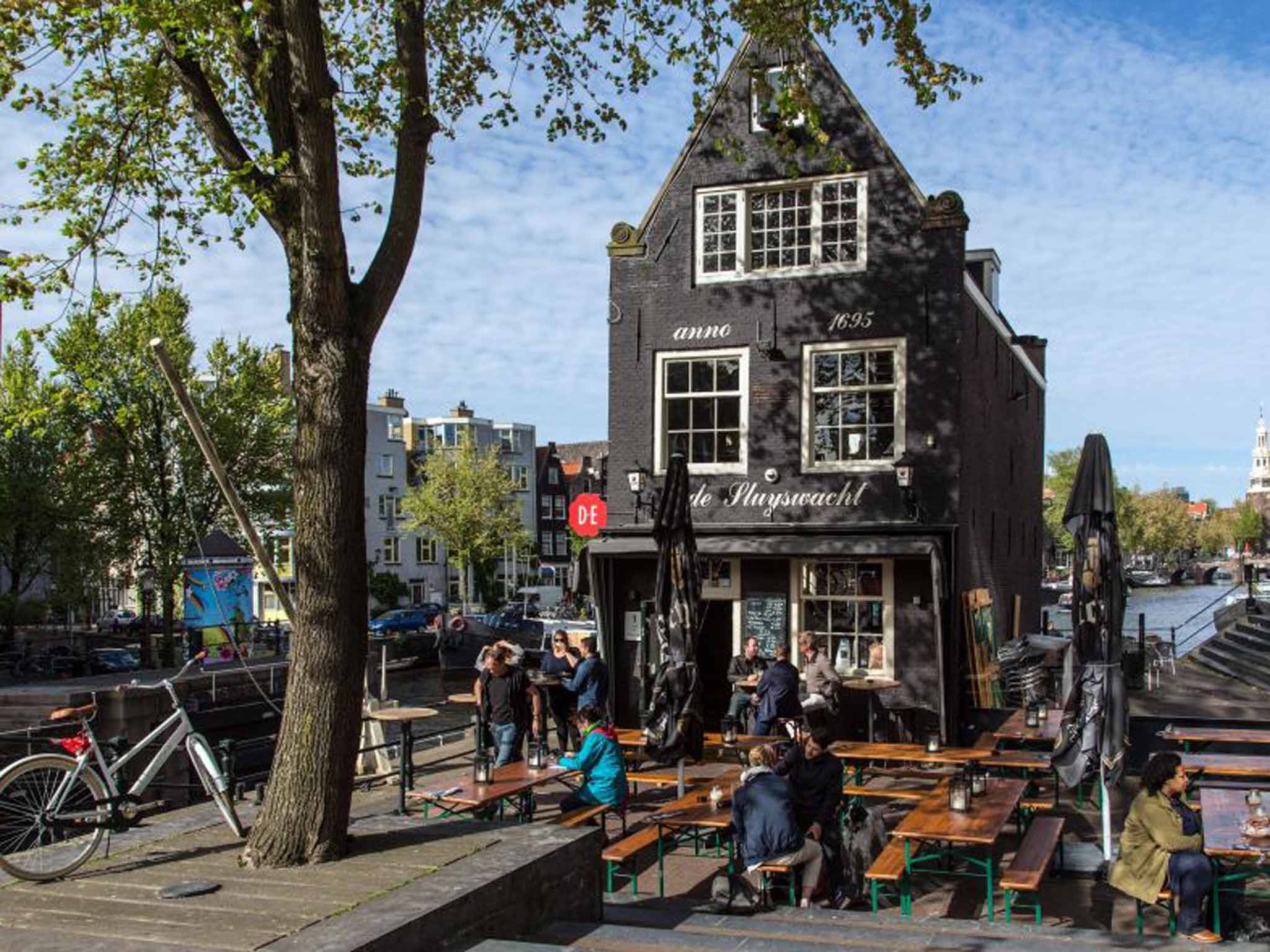 amsterdam-cafe-alamy.jpg