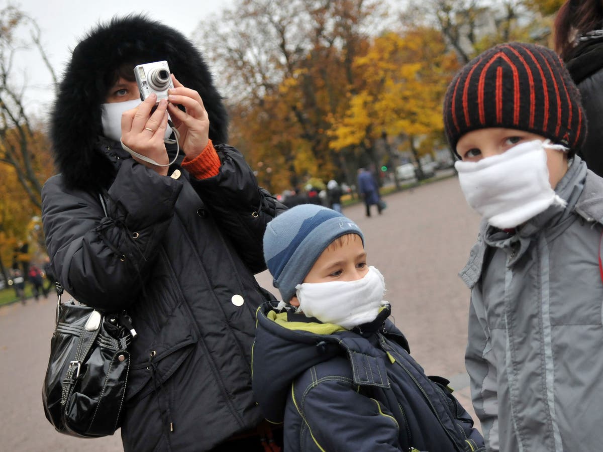 Swine flu outbreak kills more than 300 people in Ukraine as virus