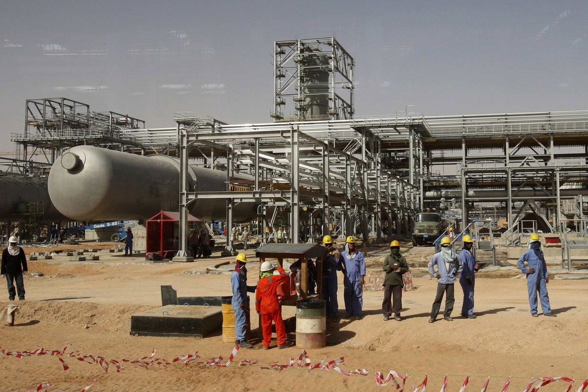 Saudi Arabia to freeze oil output without Iran, Opec delegate reveals ...