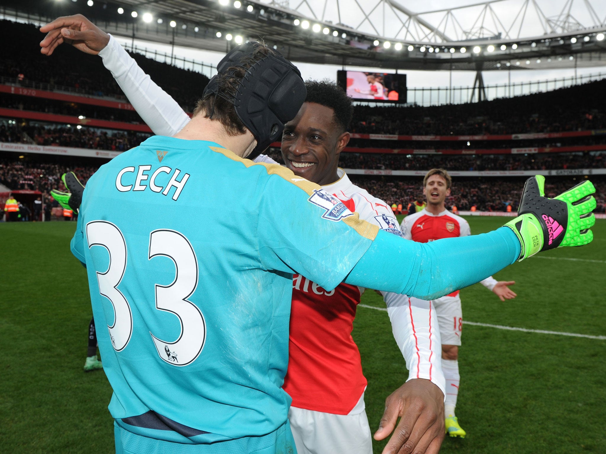 Petr Cech congratulates Danny Welbeck on his winner against Leicester