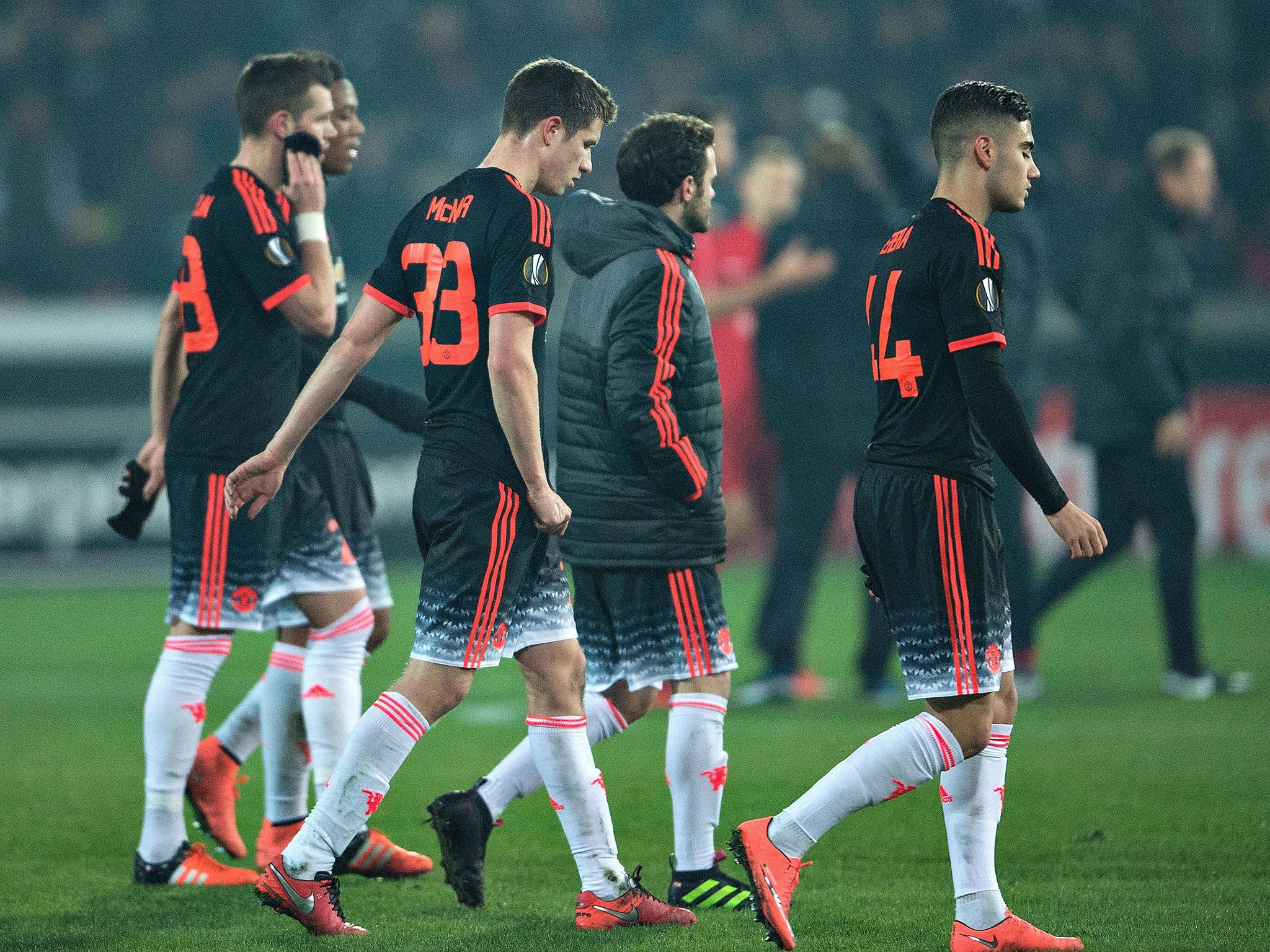 The Manchester United players look dejected after defeat