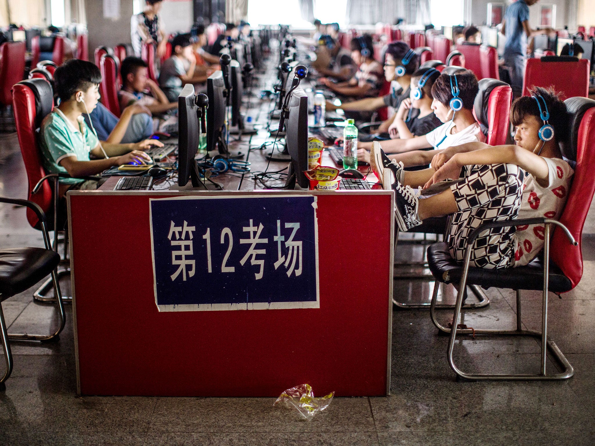 Продвижение в китай. Интернет кафе в Китае. Интернет в Китае. Китайцы в интернете. Интернет КНР.