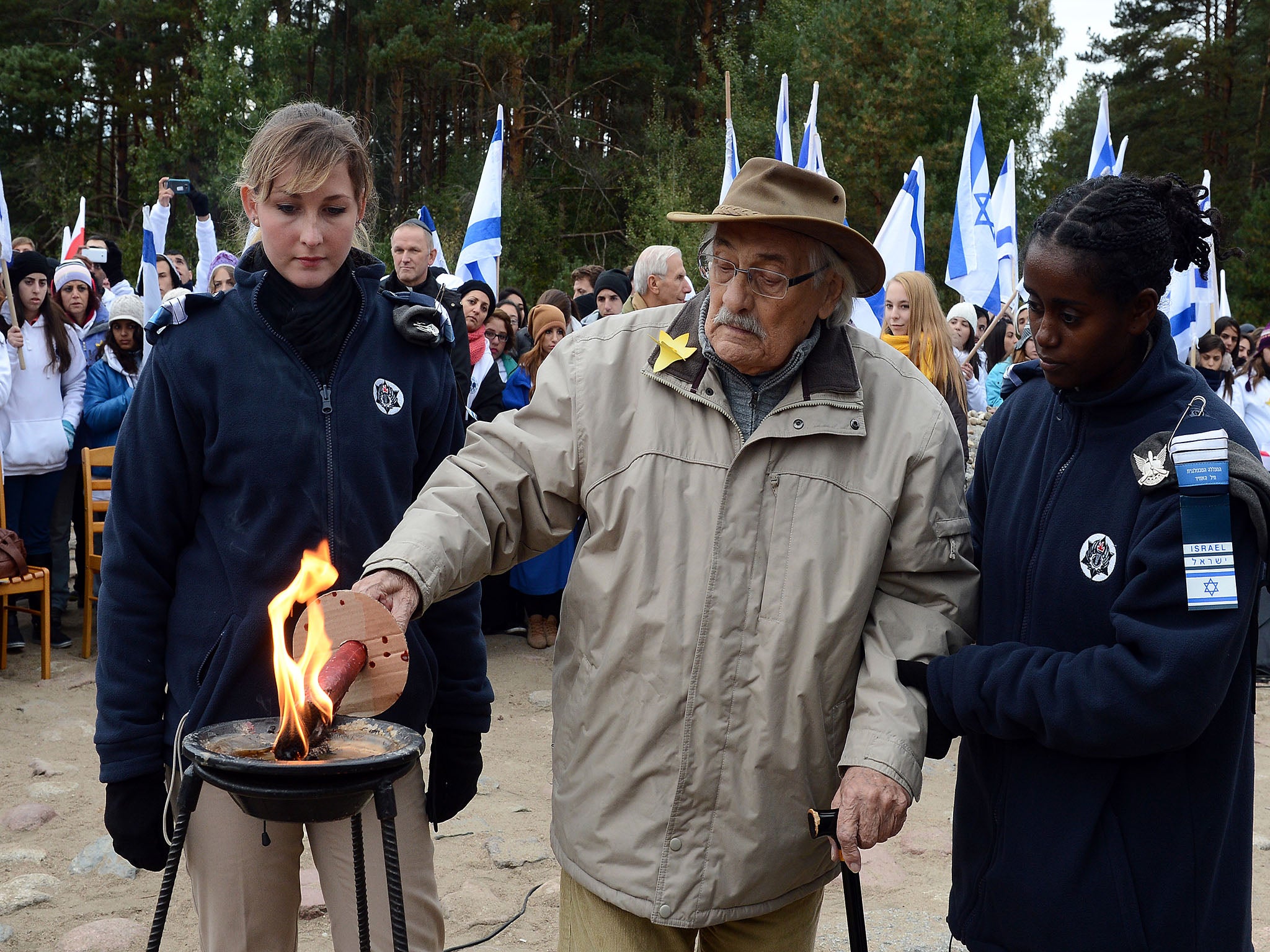 Samuel Willenberg lights a candle in front of the monument of Treblinka Nazi death camp in 2013
