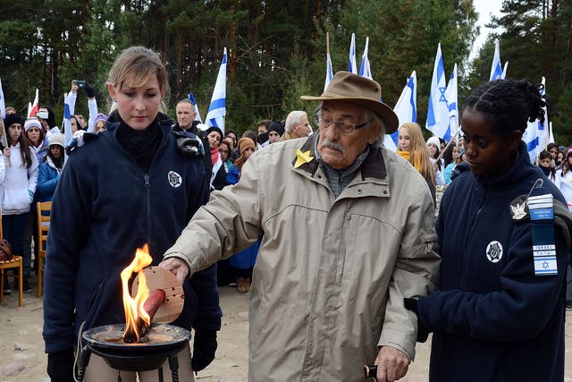 Samuel Willenberg lights a candle in front of the monument of Treblinka Nazi death camp in 2013