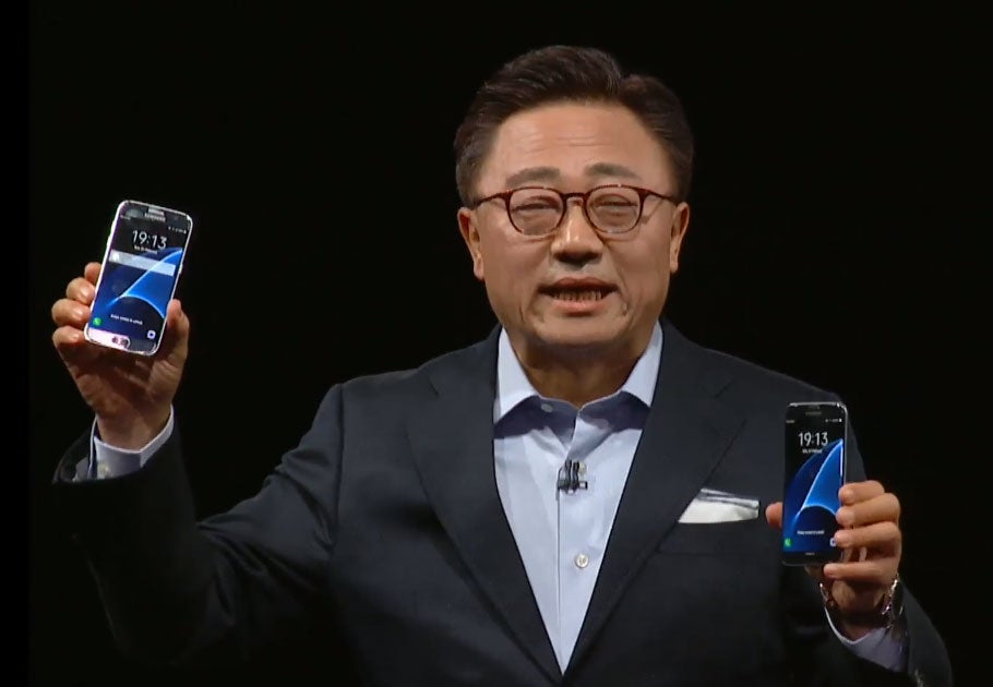 Samsung's head of mobile, DJ Koh, holds up the S7 and S7 Edge at the unveiling event on 21 February
