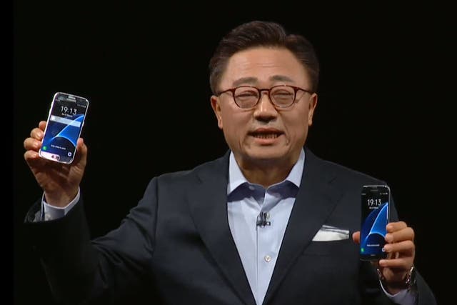Samsung's head of mobile, DJ Koh, holds up the S7 and S7 Edge at the unveiling event on 21 February