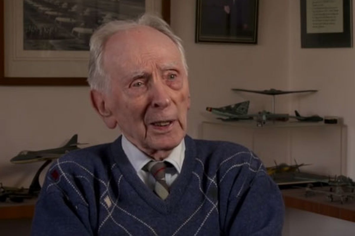 Eric 'Winkle' Brown dead: Famed British pilot dies aged 97 | The ...