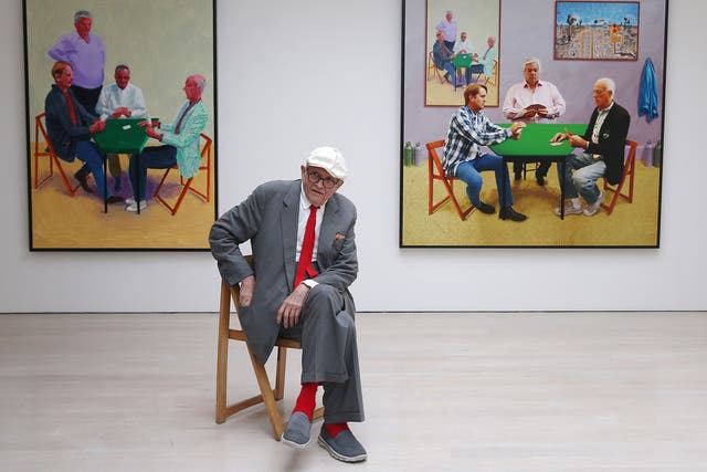 David Hockney with ‘Card Player #3’, left, and ‘Bigger Card Players’ at an exhibition in 2015