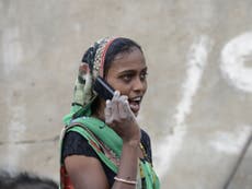 India says that every phone must have 'panic button' to keep women safe