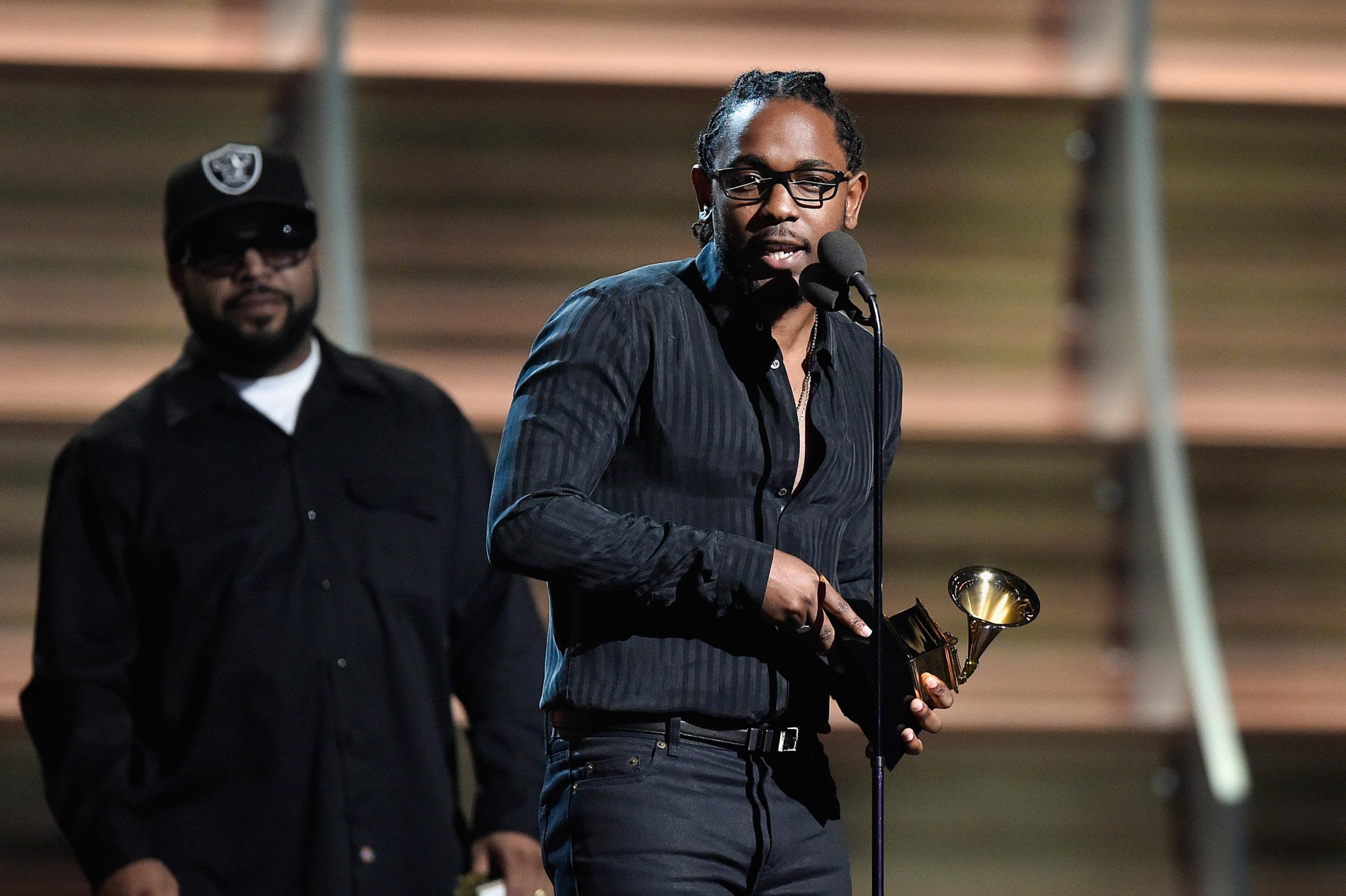 Kendrick Lamar collecting the Best Rap Album Grammy from NWA founder Ice Cube