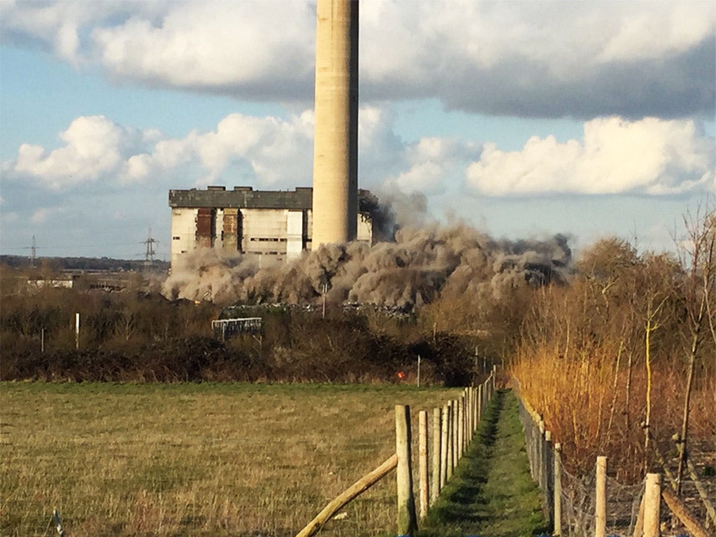 Smoke rising from Didcot power station in Oxfordshire where a 'major incident' has been declared