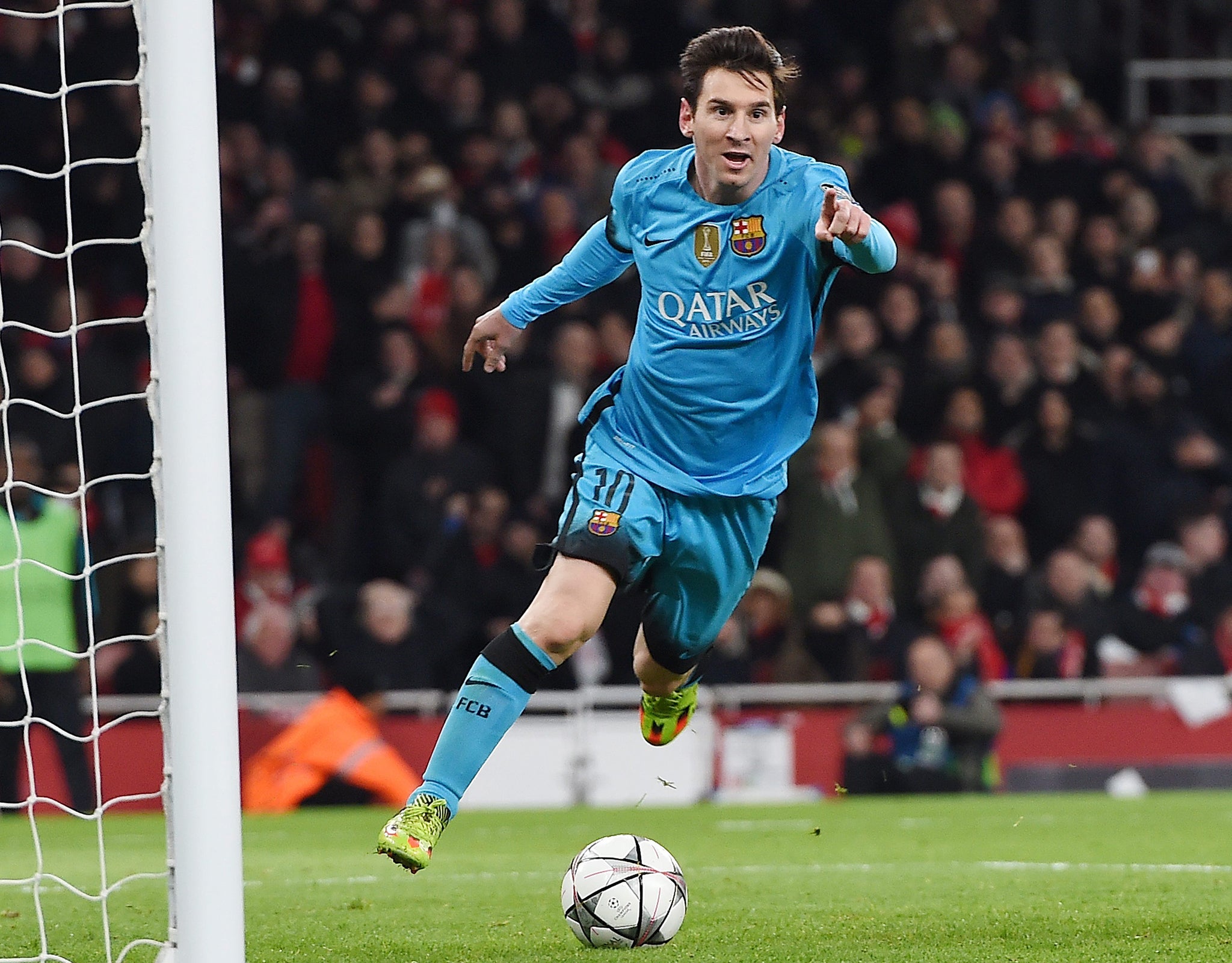 Lionel Messi scored twice as Barcelona beat Arsenal at the Emirates