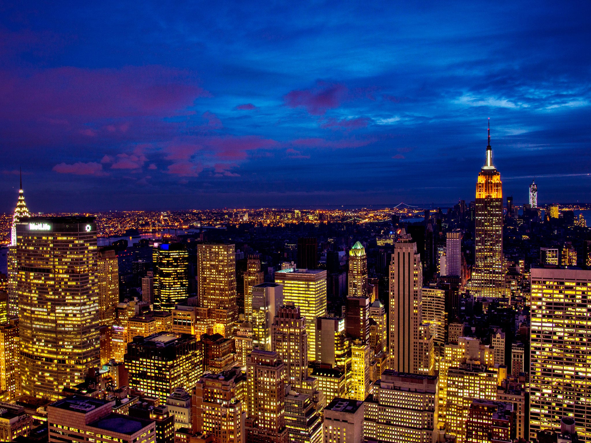 Urban living: midtown skyline of Lower Manhattan