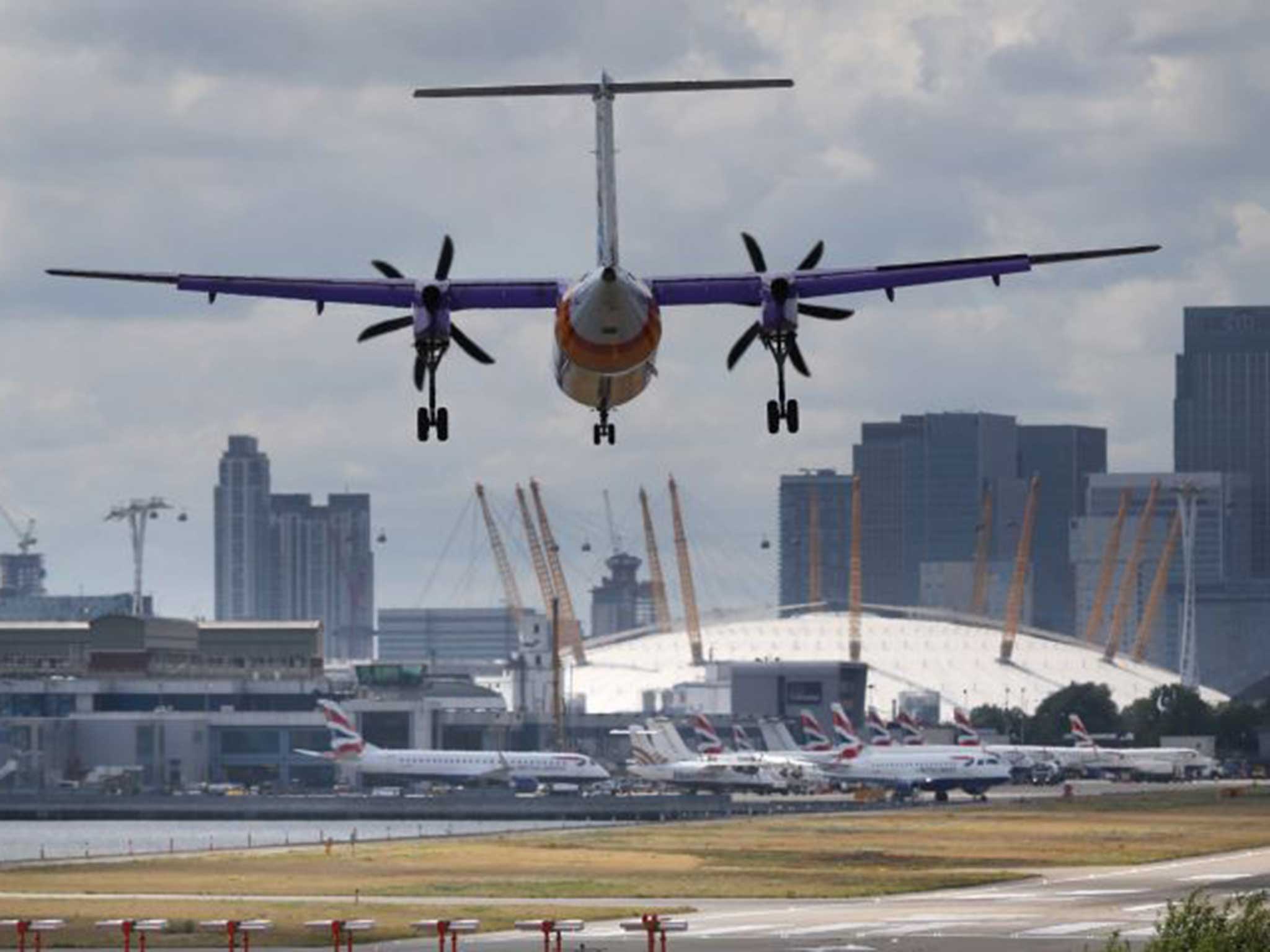 A plane flies in to London City Airport