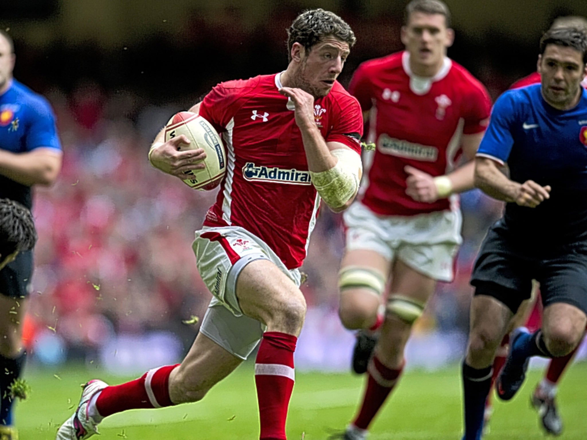 Alex Cuthbert on his way to scoring his brilliant try for Wales against France in 2012