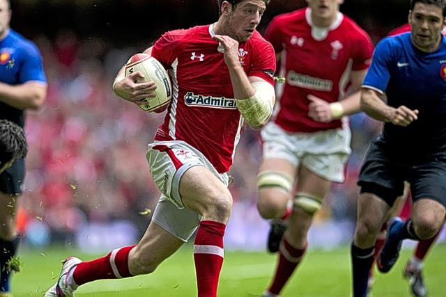 Alex Cuthbert on his way to scoring his brilliant try for Wales against France in 2012