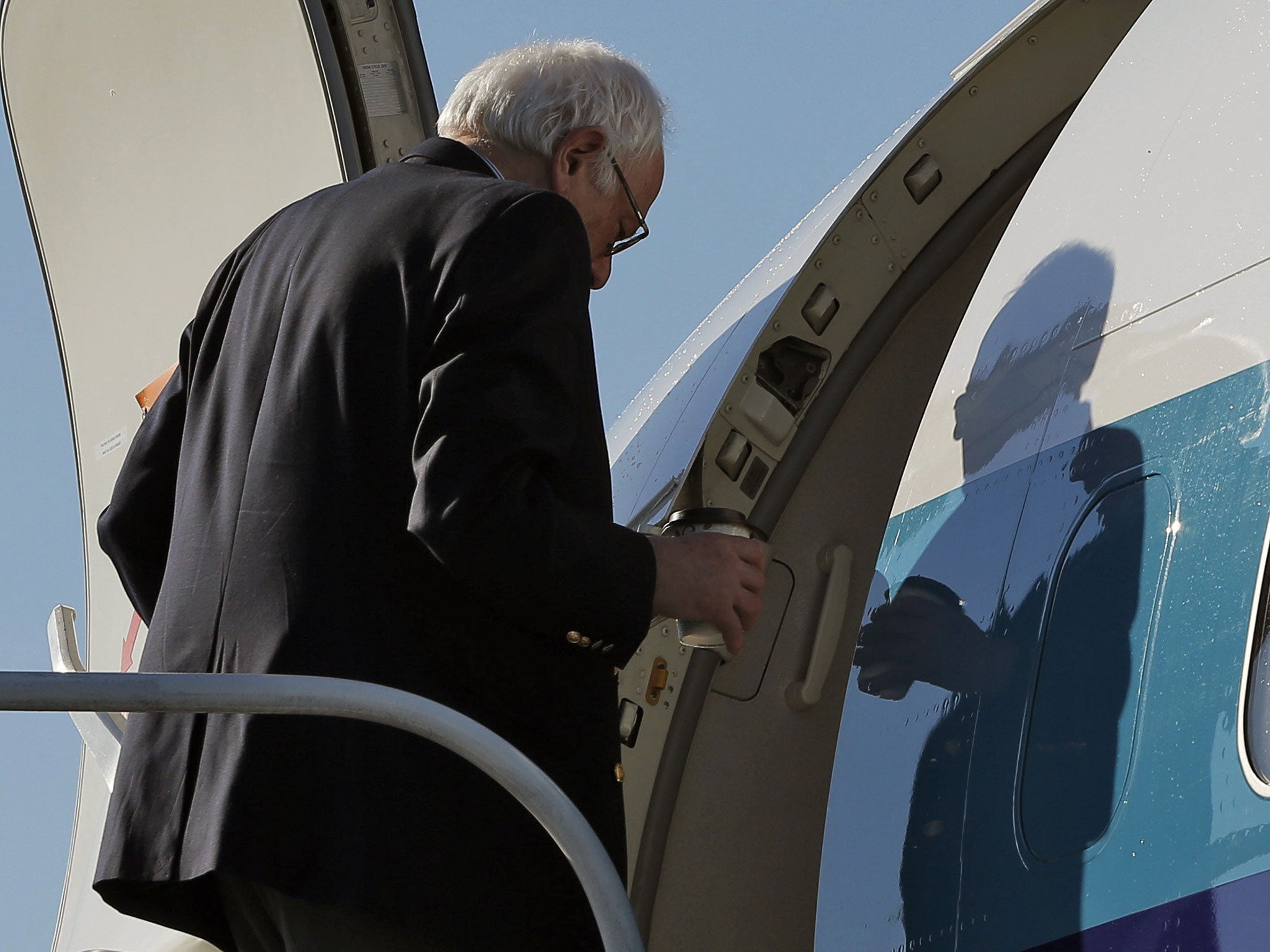 Bernie Sanders boards his plane out of South Carolina