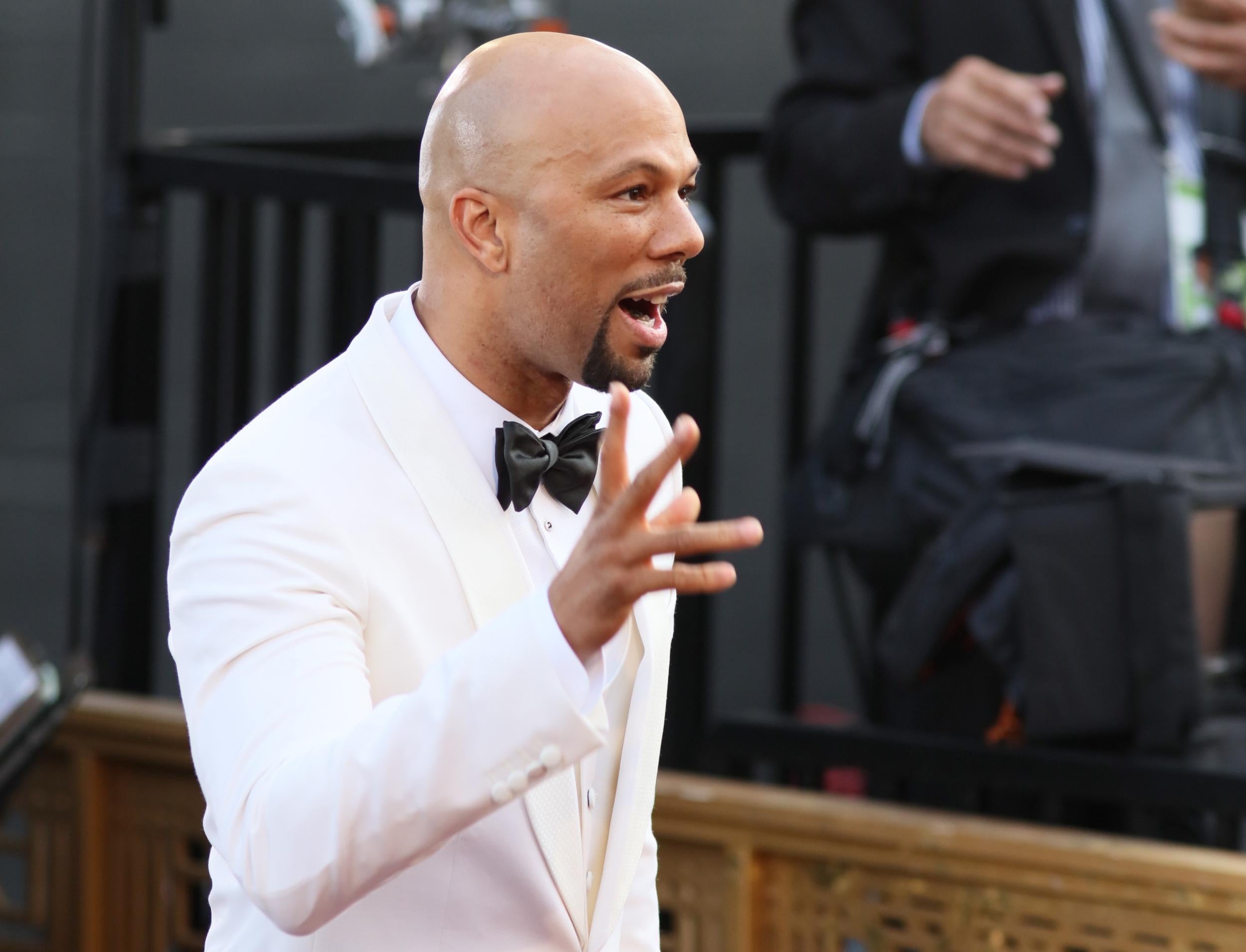 Common in a white Dolce &amp; Gabbana tuxedo at the Oscars 2016