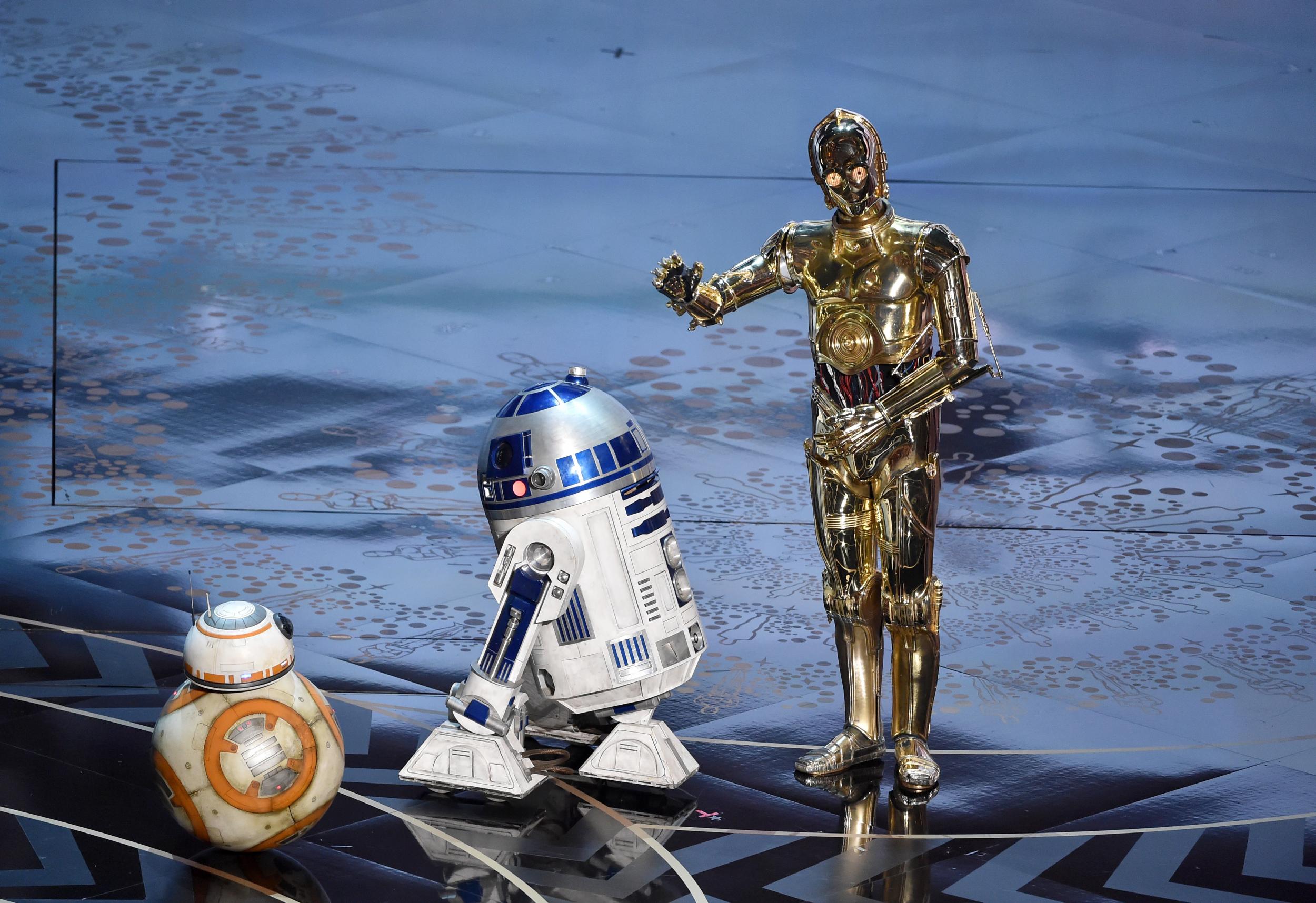 C3po R2d2 And Bb8 Crashed The Oscars To Praise Star Wars Composer John 