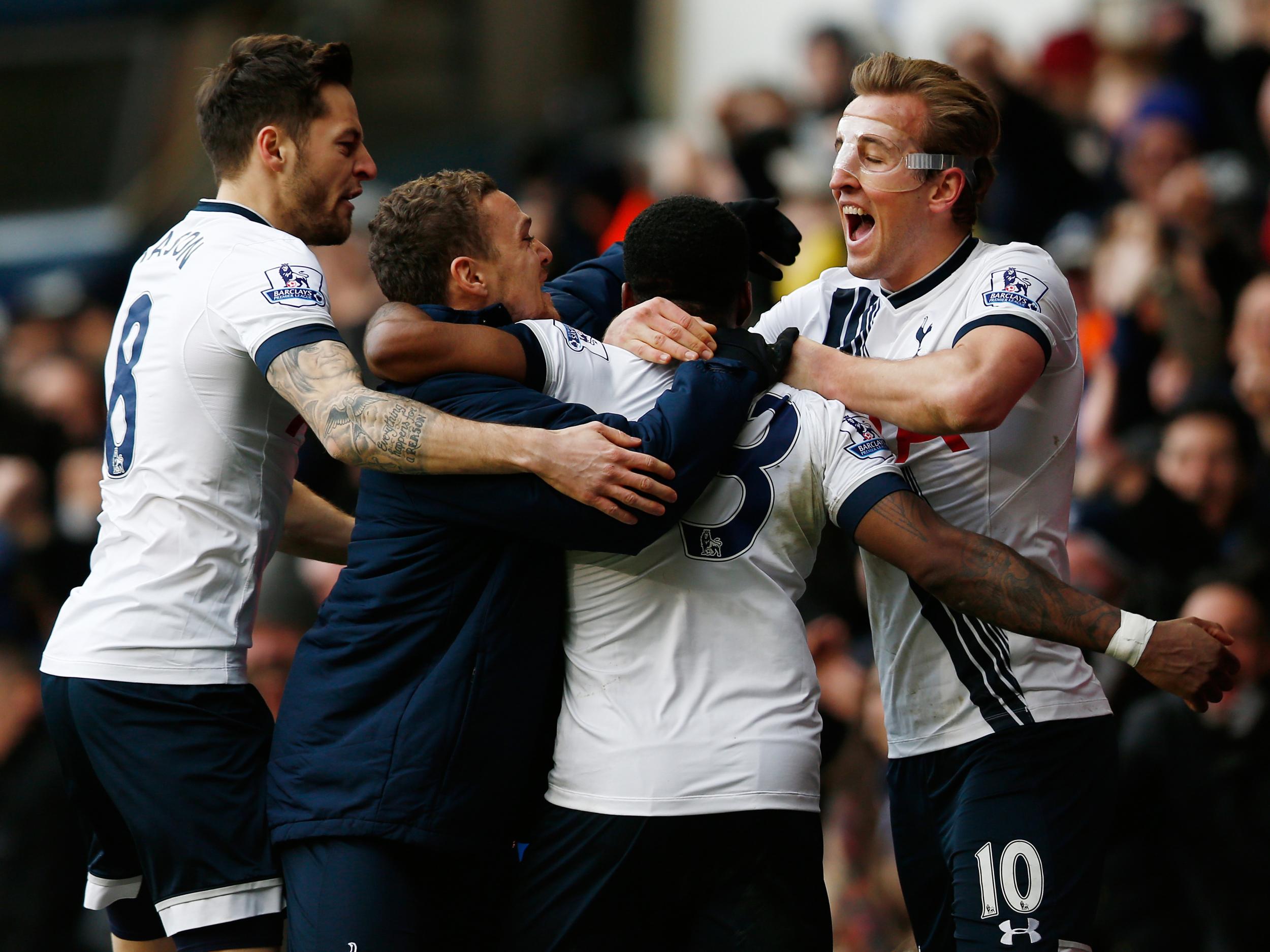 Tottenham players celebrate Danny rose's late winner against Swansea